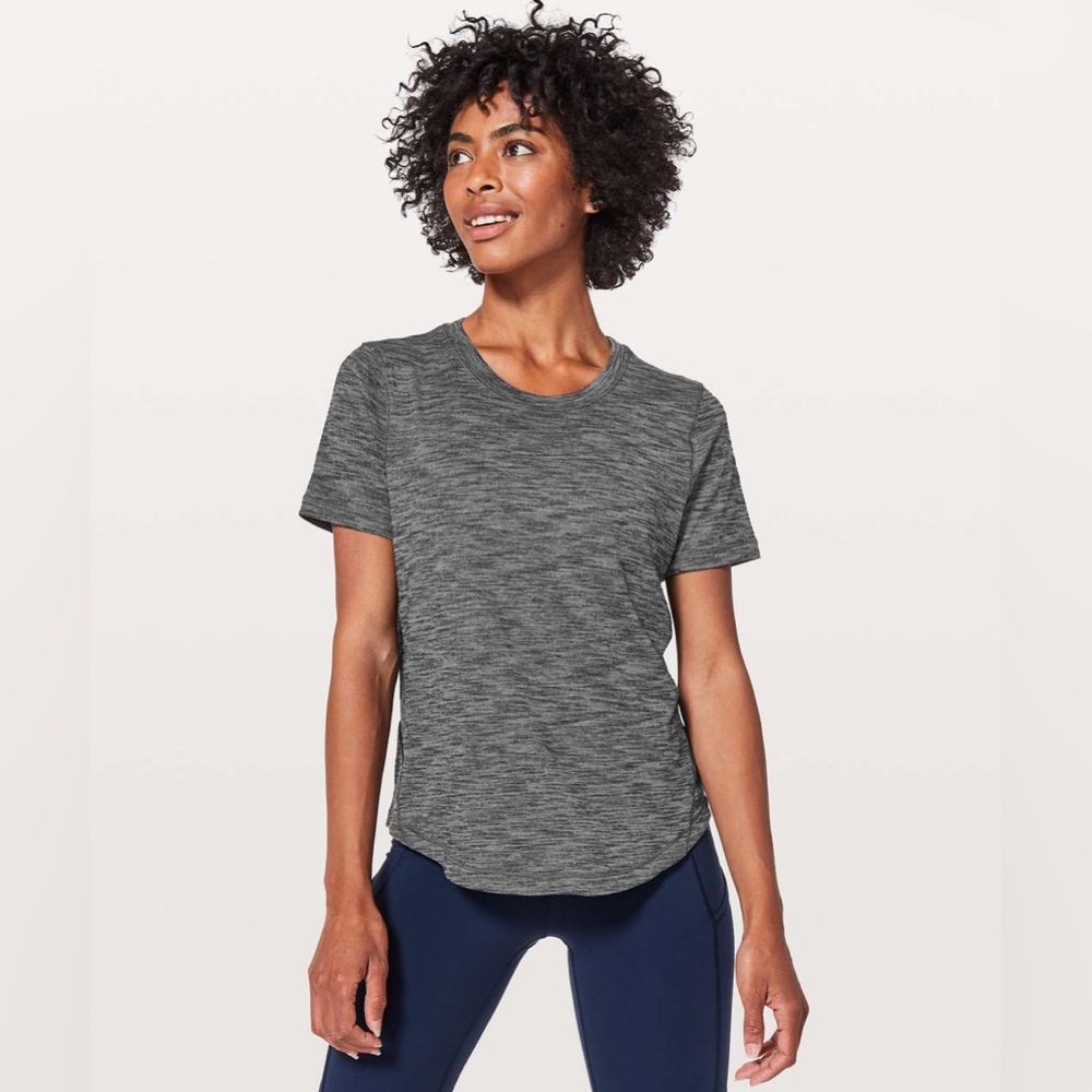 NWOT Lululemon Long Distance Short Sleevein Heathered Black. Size 8.